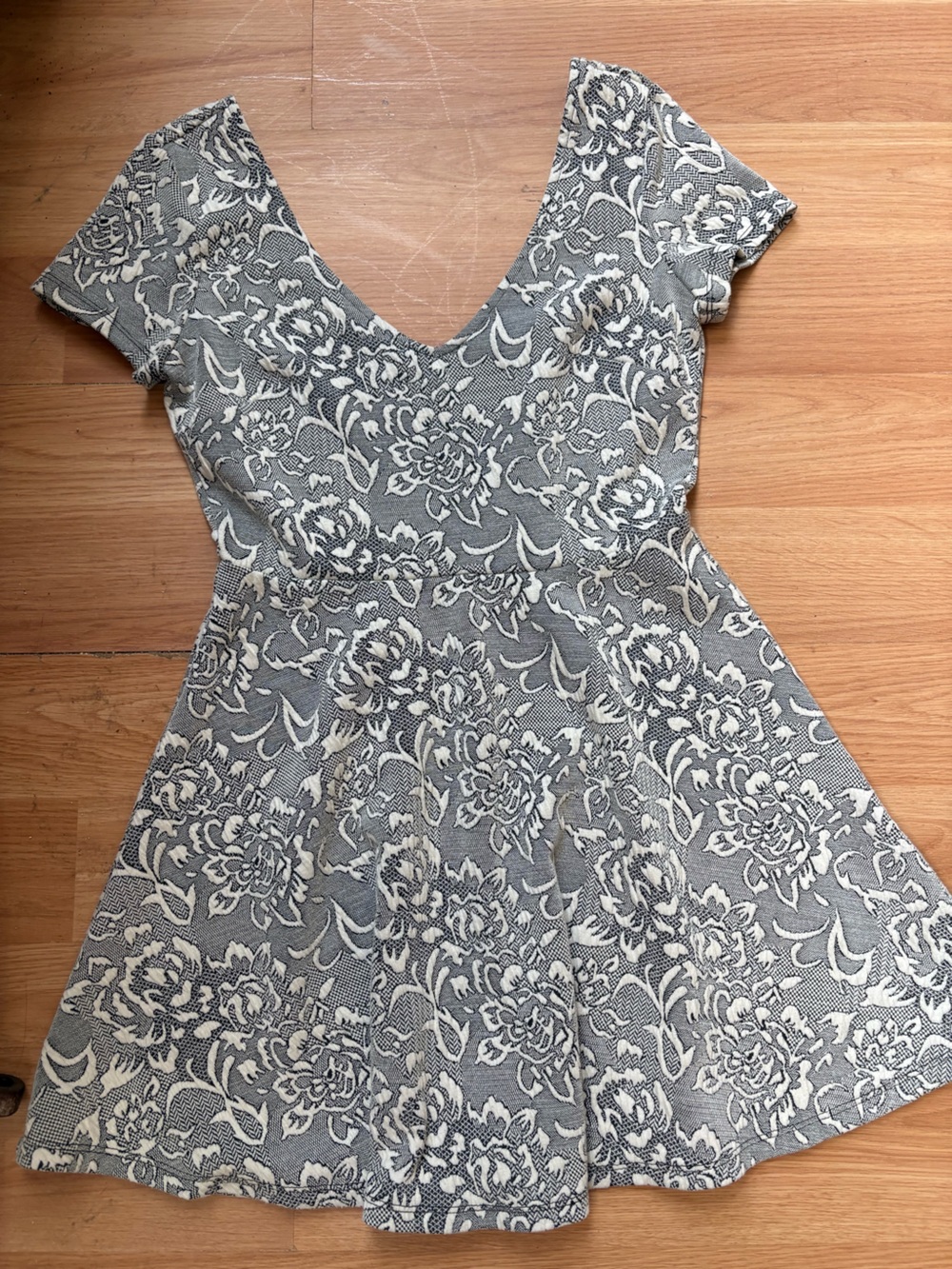 Forever 21 Gray Cream Floral Mini Dress Sz M
